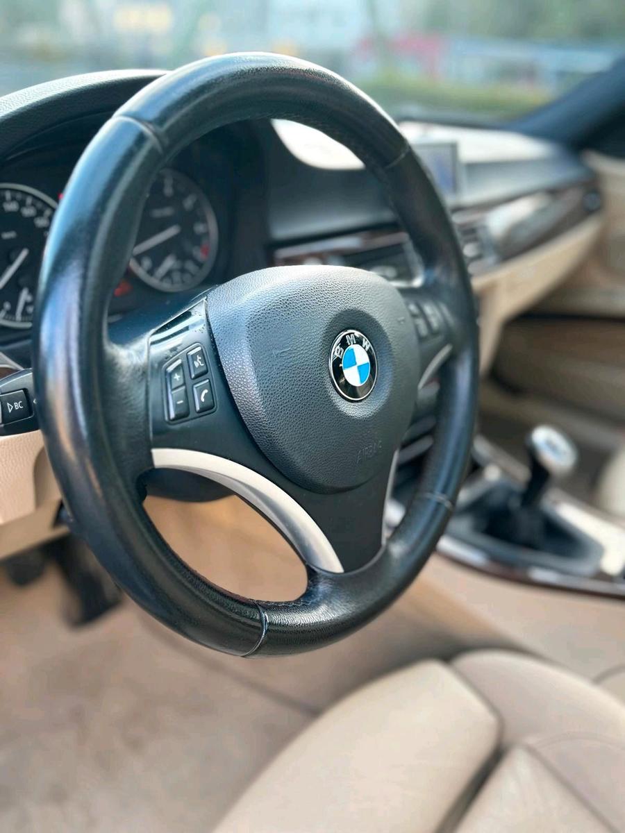 BMW 318 2010 — photo 10