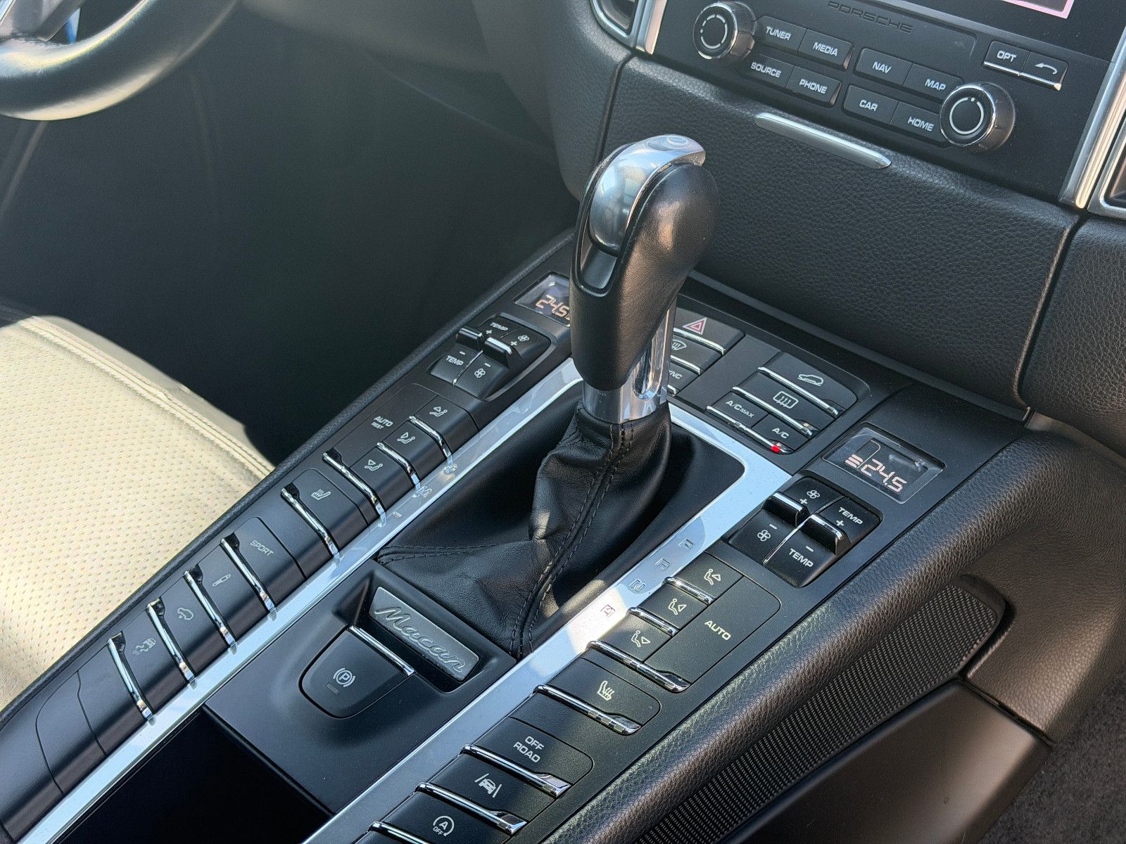 Fahrzeugabbildung Porsche Macan S Diesel/PANO/APPLE/NAVI/PDC/TEMPOMAT/SHZ