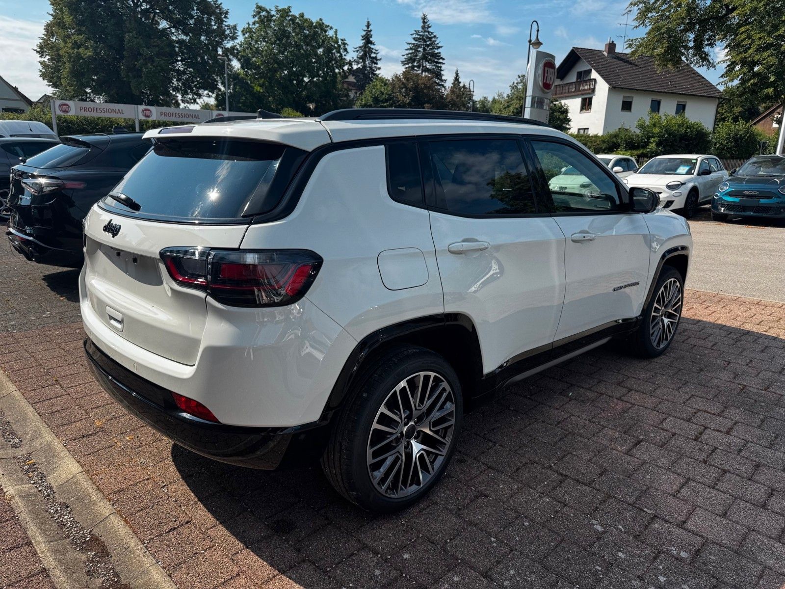 Fahrzeugabbildung Jeep Compass 1.5l Summit Navi Sitzbelüftung 360° ACC