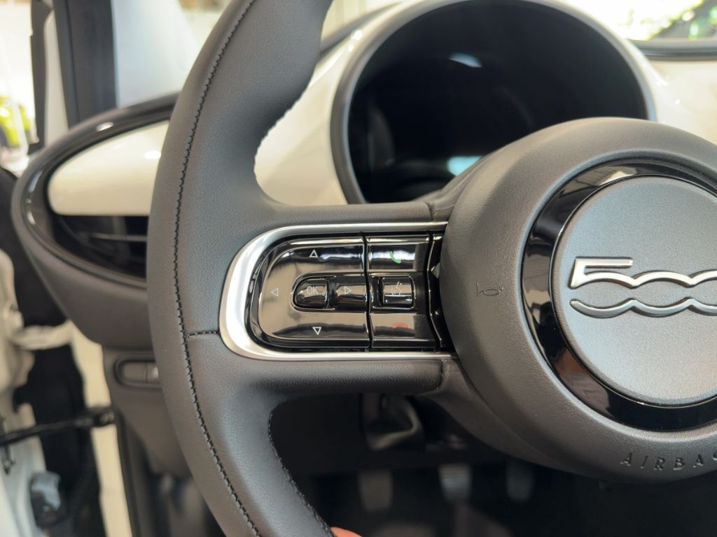 Fahrzeugabbildung Fiat 500 1.0 Icon Hybrid Cabrio,K-Paket, LMF, PDC, Rü