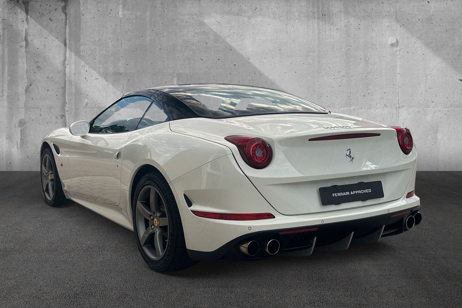 Fahrzeugabbildung Ferrari California T*BiColor*Dt Auto*Diamond Stitching