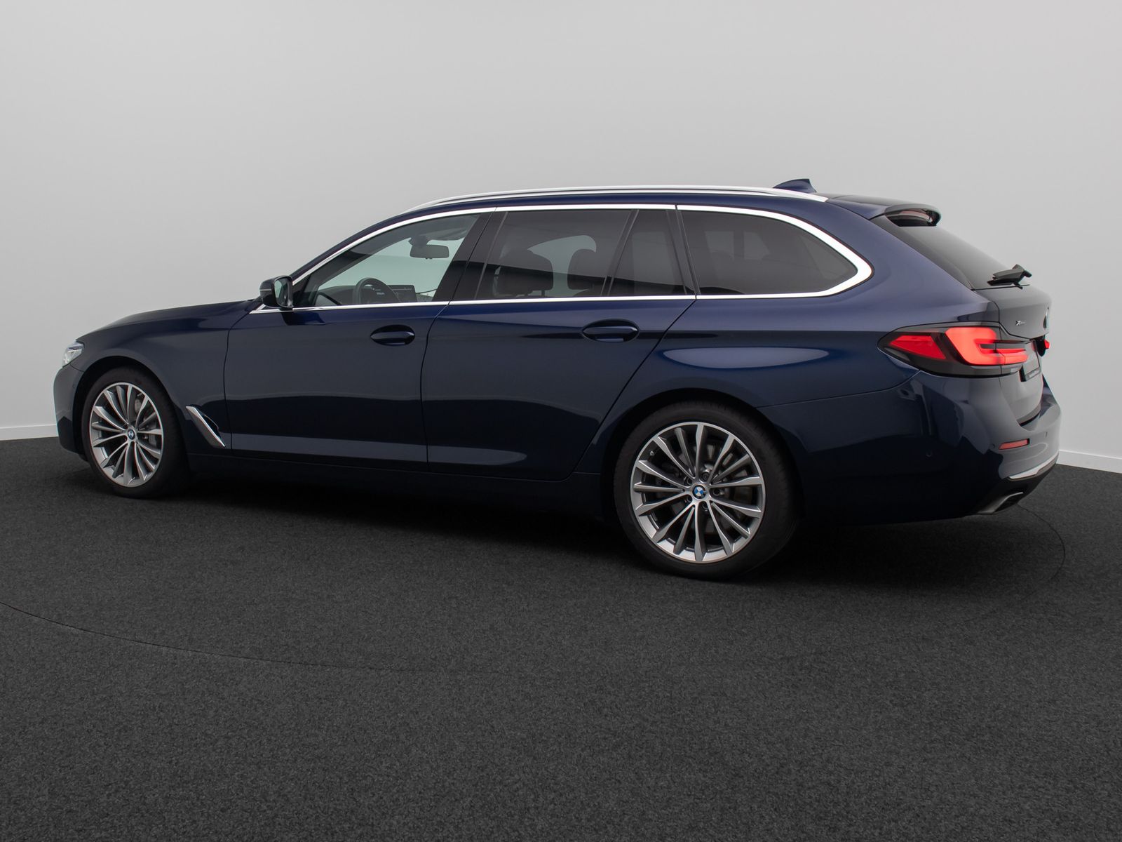 Fahrzeugabbildung BMW 530d xD Luxury Line ACC H/K AHK Panorama HUD 19"