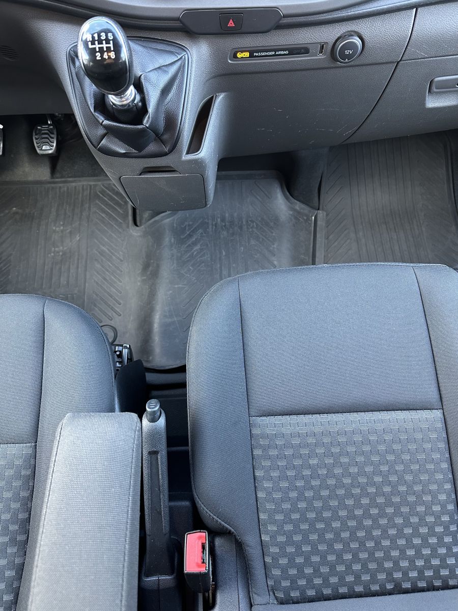 Fahrzeugabbildung Ford Transit Custom 340 L2H1 9-Sitzer NAV+SHZ+CARPLAY