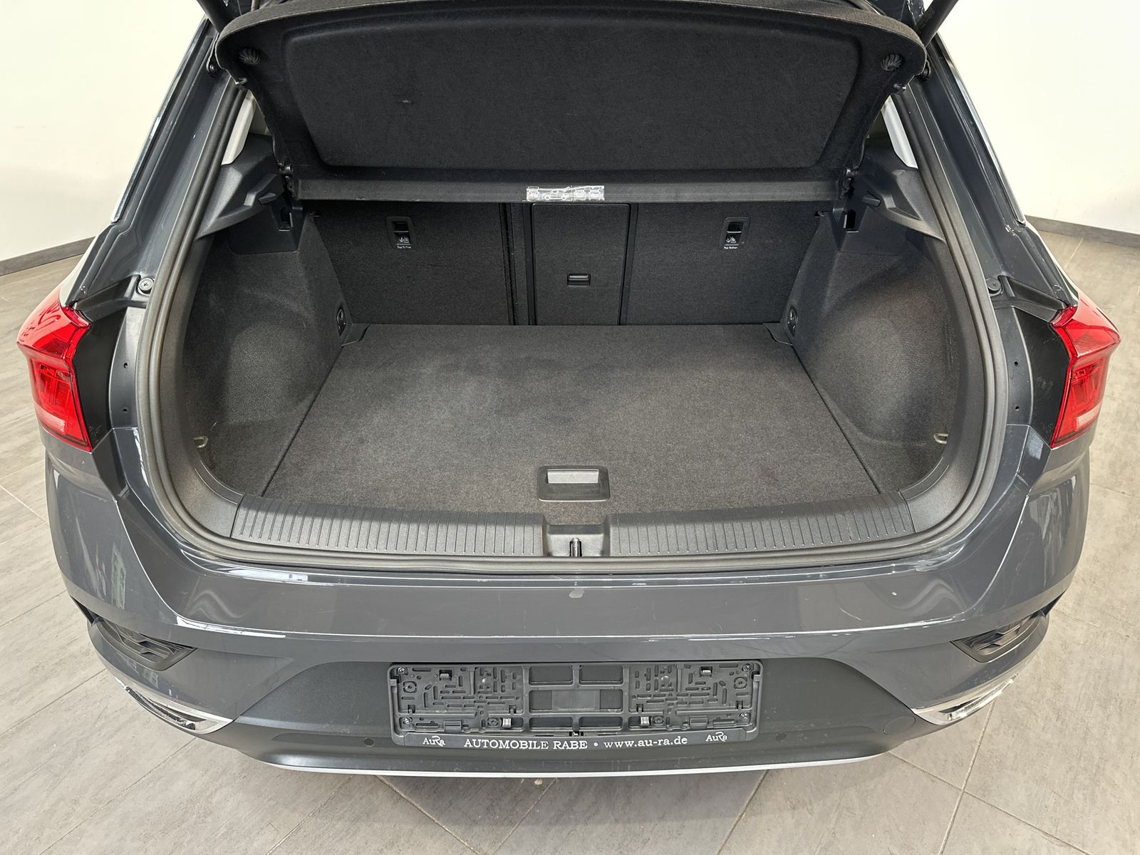 Fahrzeugabbildung Volkswagen T-Roc 2.0 TDI DSG Style NAV+ACC+KAM+VCOCK+PP+1HD