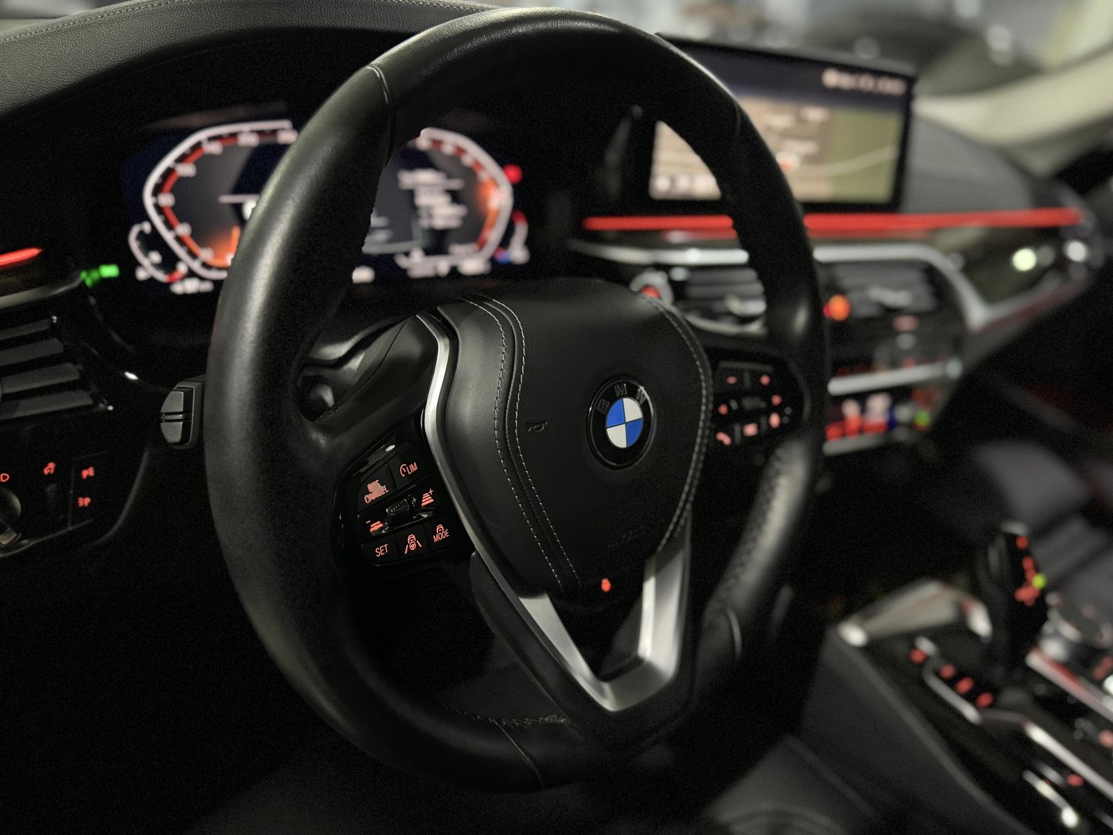 Fahrzeugabbildung BMW 530i xD Luxury Line Kamera Laser HUD DAB Komfort