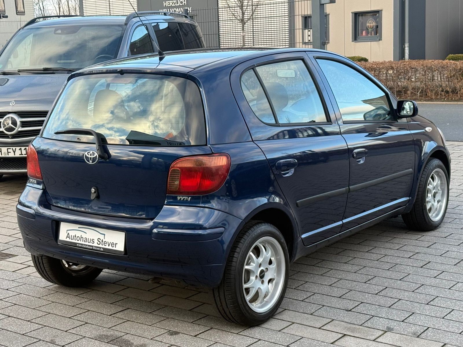 Fahrzeugabbildung Toyota Yaris 1.0 Sol