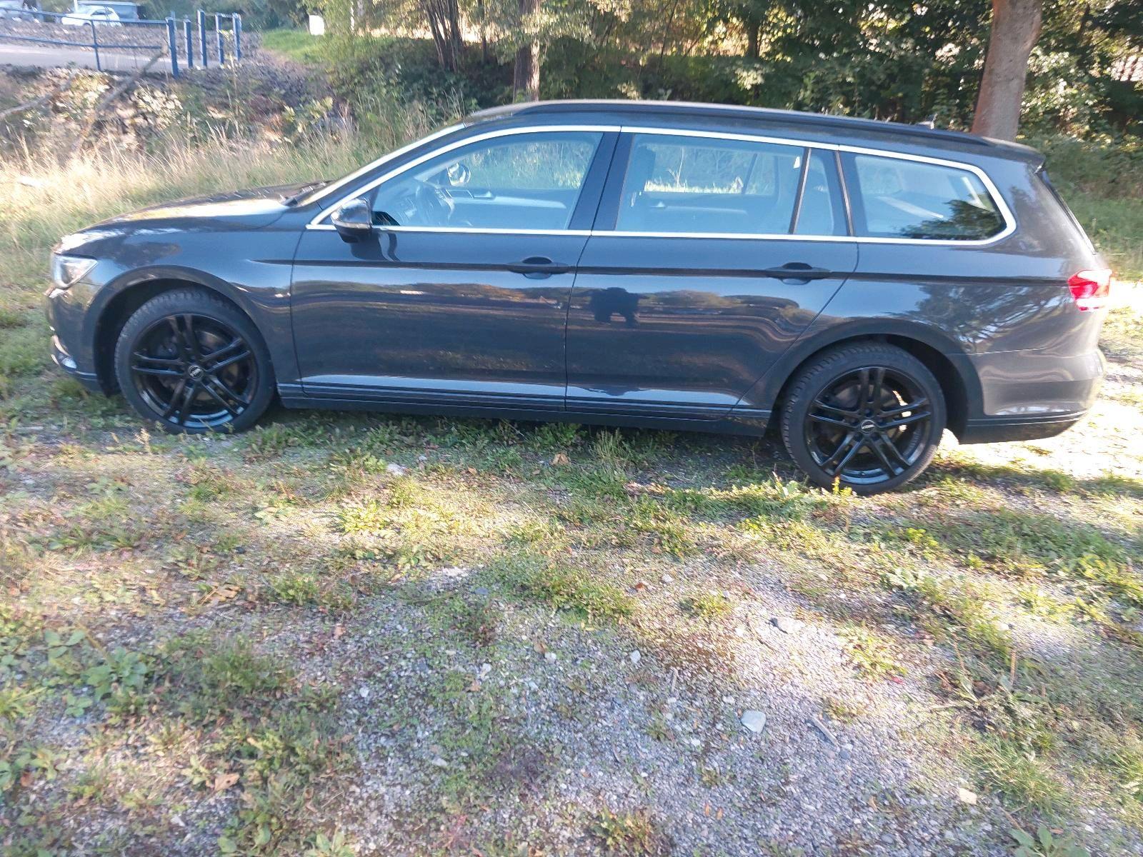 Volkswagen Passat 2015 — rear view