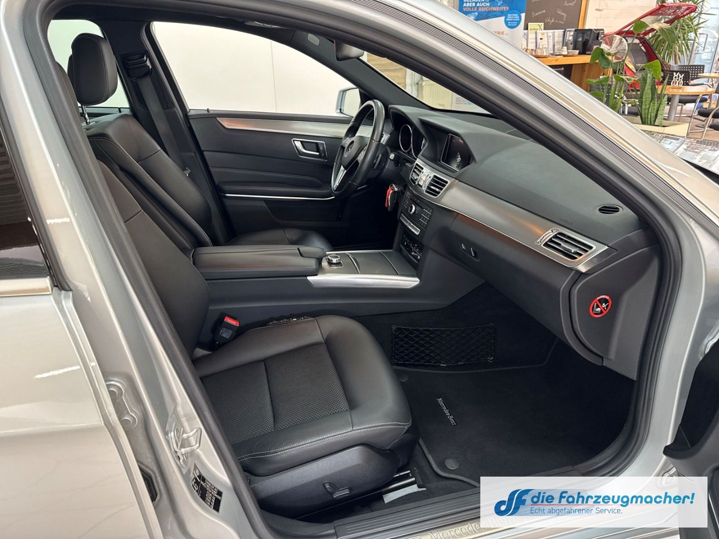 Fahrzeugabbildung Mercedes-Benz E 200 CGI BlueEf.Avantgarde LED Klimaaut Ambient