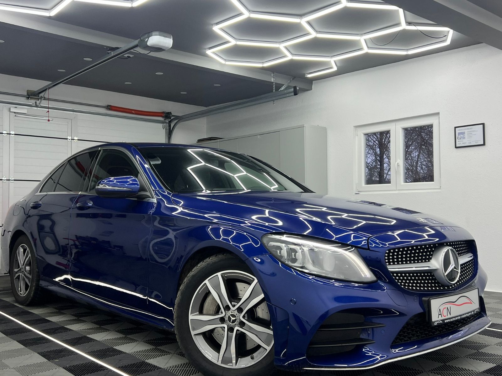 Fahrzeugabbildung Mercedes-Benz C 300 Lim. AMG-LINE/STHZ/LED/KAMERA/AMBIENTE+
