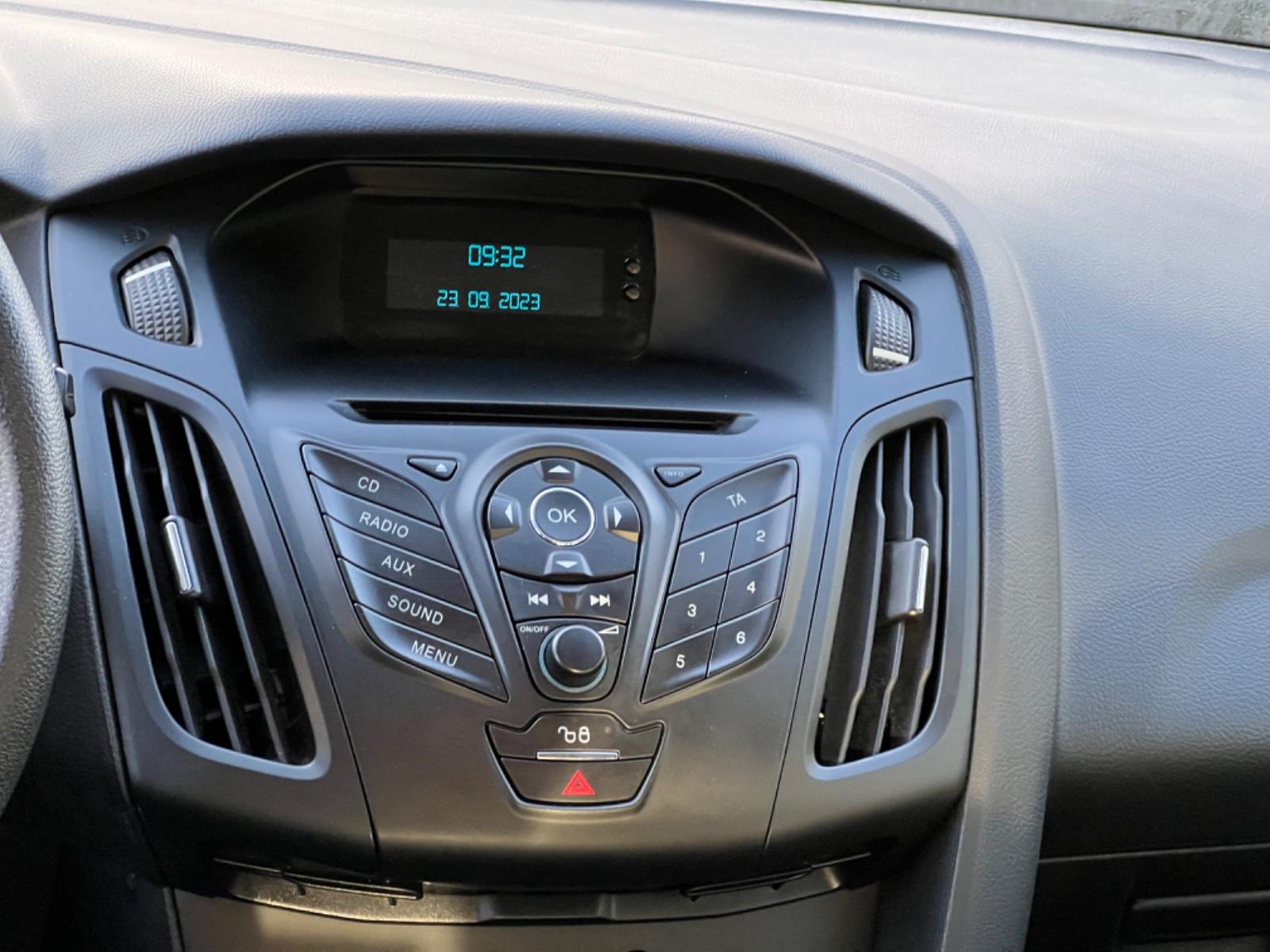 Ford Focus 2014 — photo 12