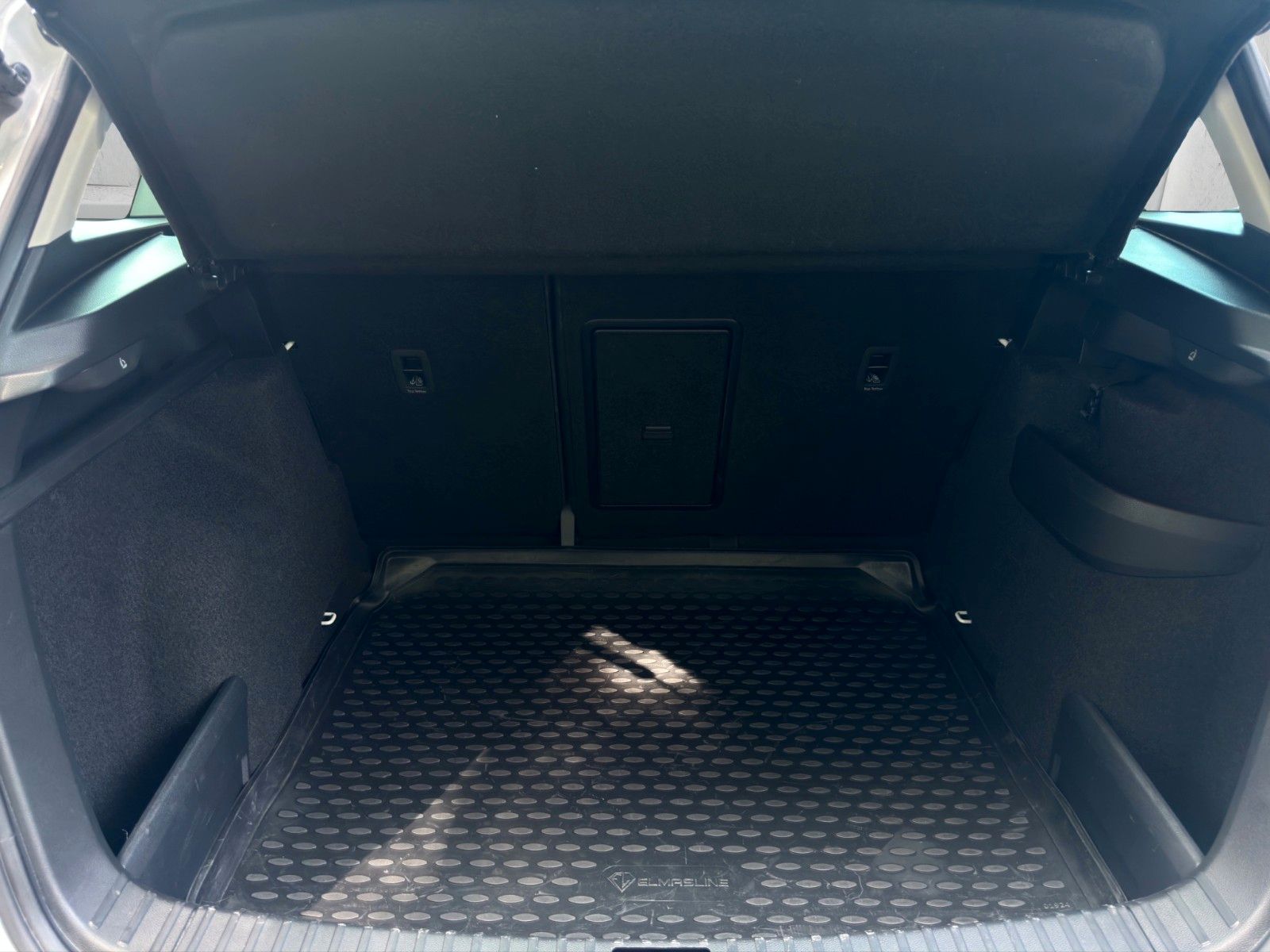 Fahrzeugabbildung SKODA Karoq 1.5L*DSG*AHK*Navi*LED*Kamera*TOP**