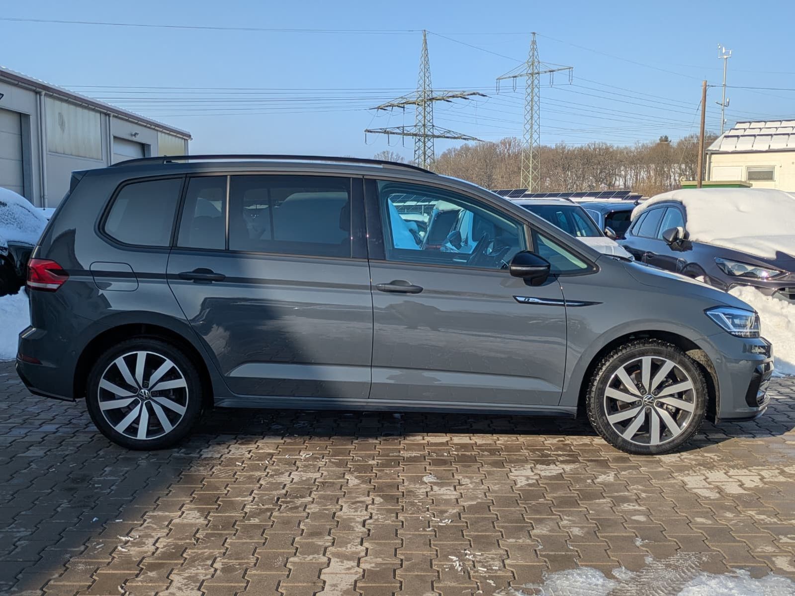 Fahrzeugabbildung Volkswagen Touran 2.0 DSG R-Line High BLACK Pano 7Si IQ AHK