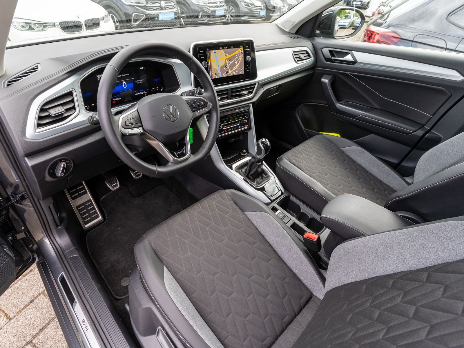 Volkswagen T-Roc - Bild 12