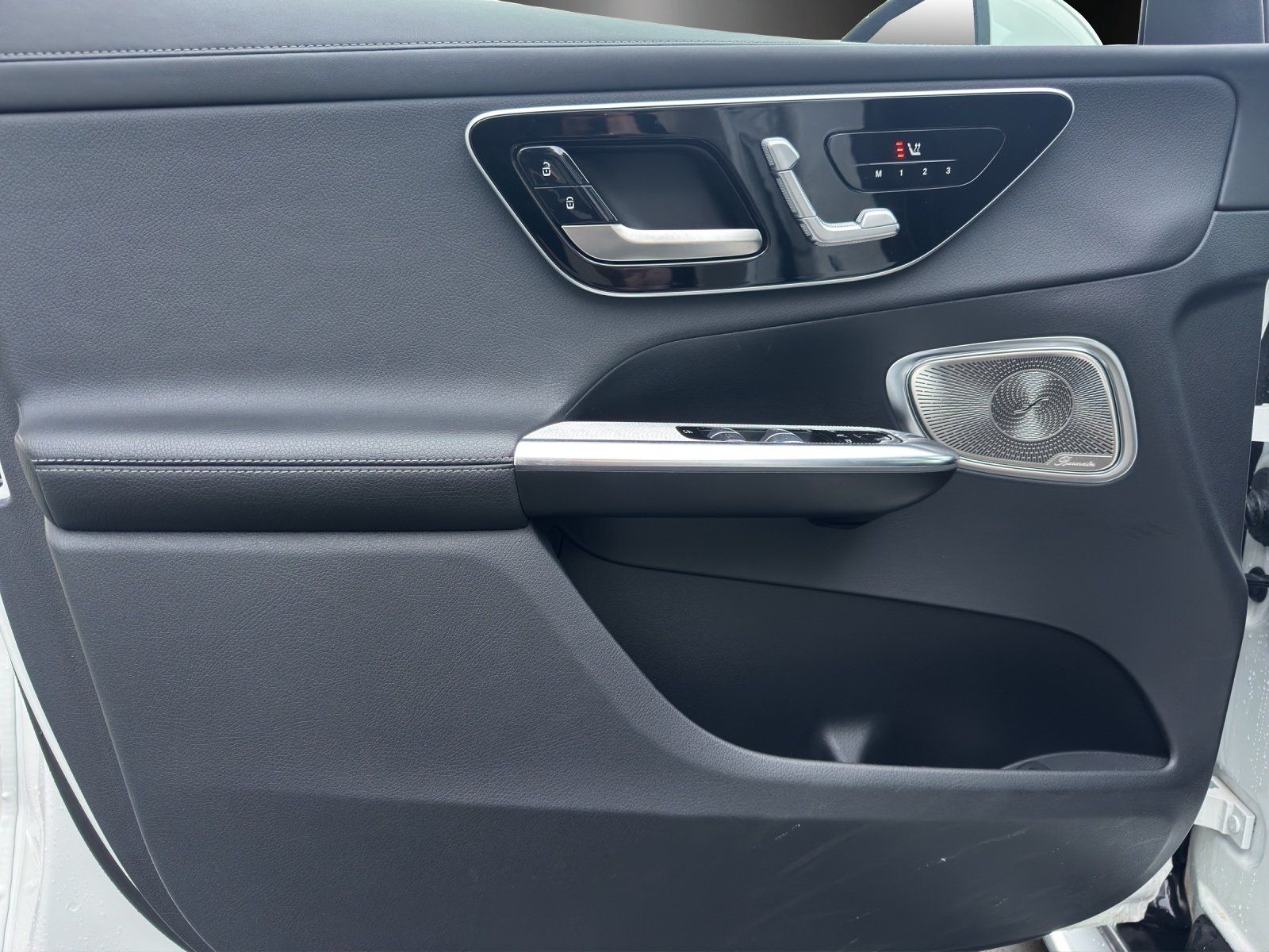 Fahrzeugabbildung Mercedes-Benz GLC 400 e 4MATIC+AMG-Line+AIRMATIC+AHK+DISTRONIC