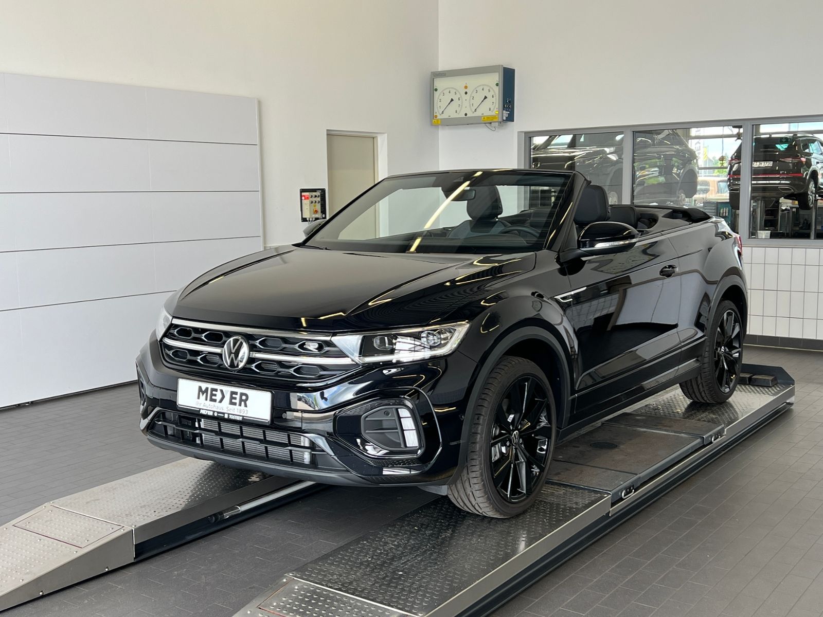 Fahrzeugabbildung Volkswagen T-Roc R-Line 1.5 TSI DSG *AHK; BlackStyle, IQ.Dr