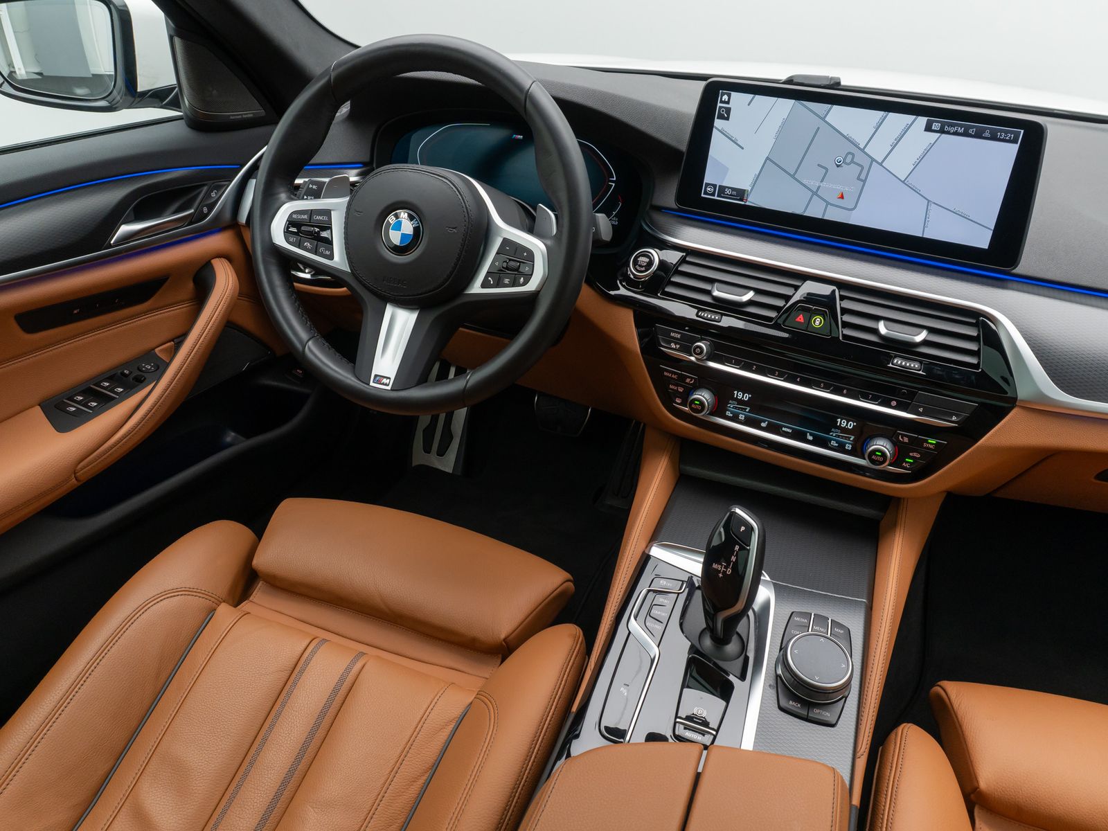 Fahrzeugabbildung BMW 530d M Sport Kamera DAB Memory ACC H/K Panorama