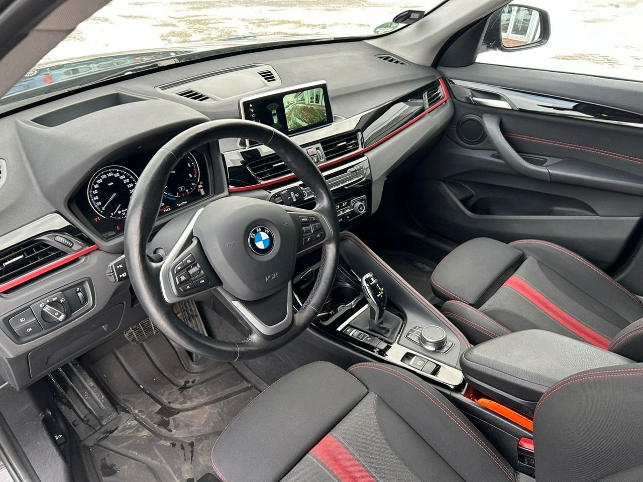 Fahrzeugabbildung BMW X1 18dA Sport Line +Head Up+AHK+Parkassistent+++