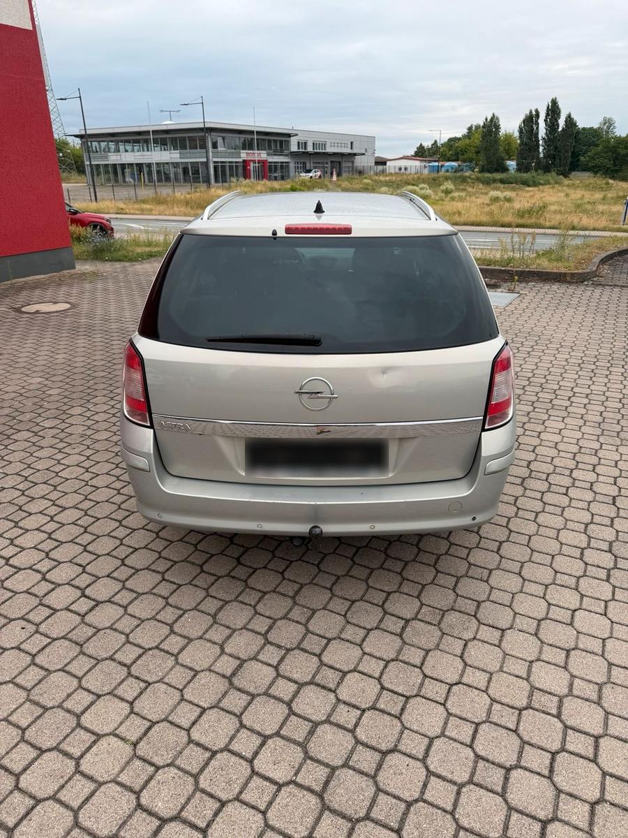 Opel Astra 2010 — photo 6