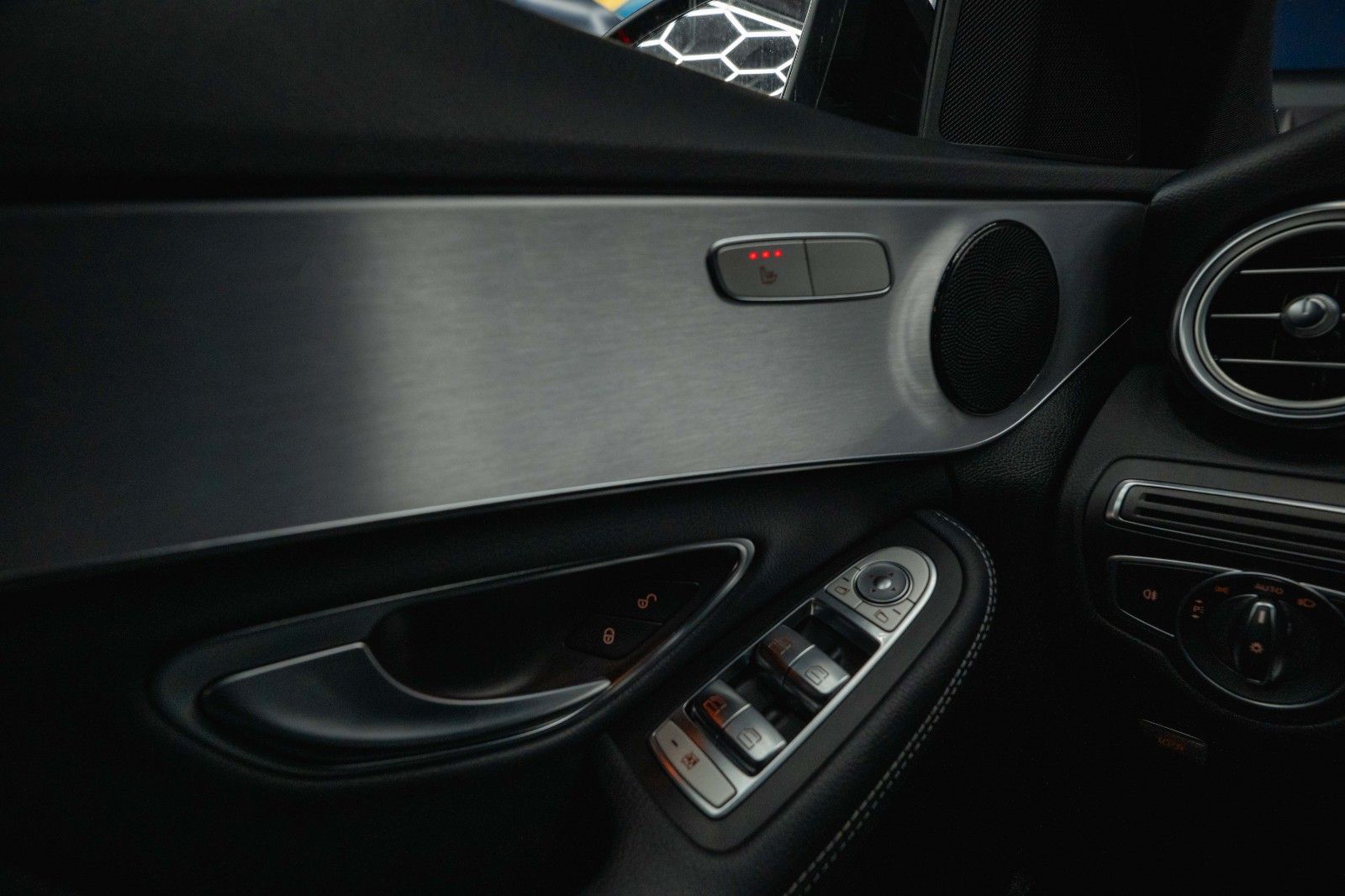 Fahrzeugabbildung Mercedes-Benz C 400 T 4Matic AMG Night-Edition *LED*19%*