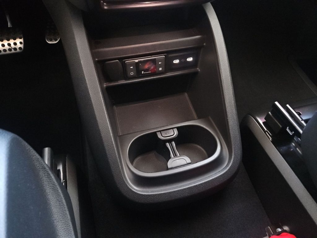 Fahrzeugabbildung Mercedes-Benz V 250 STYLE lang Liege-Paket 7 Sitze 2,5tAHK EAS