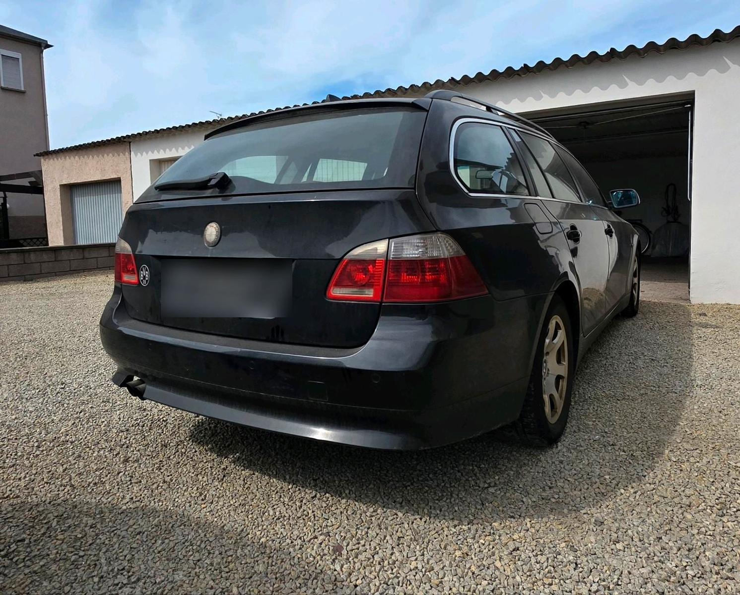 BMW 523 2005 — салон