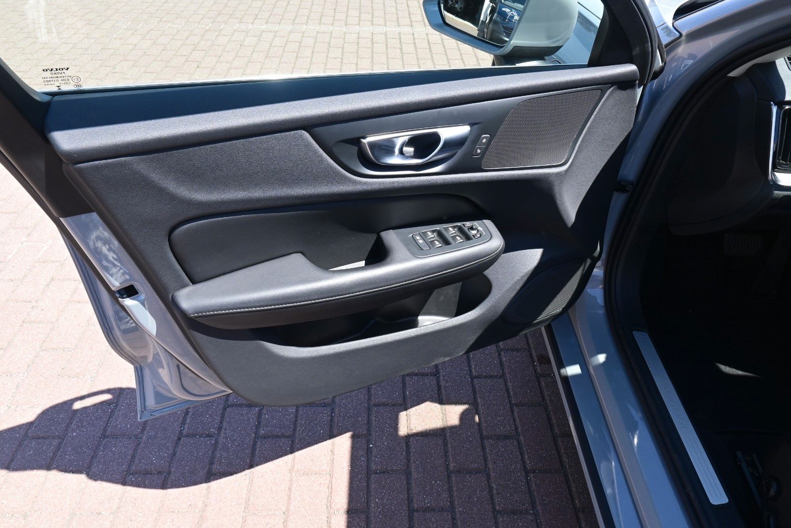 Fahrzeugabbildung Volvo V60 T6 AWD PHEV Essential*Leder*AHK*PDC*