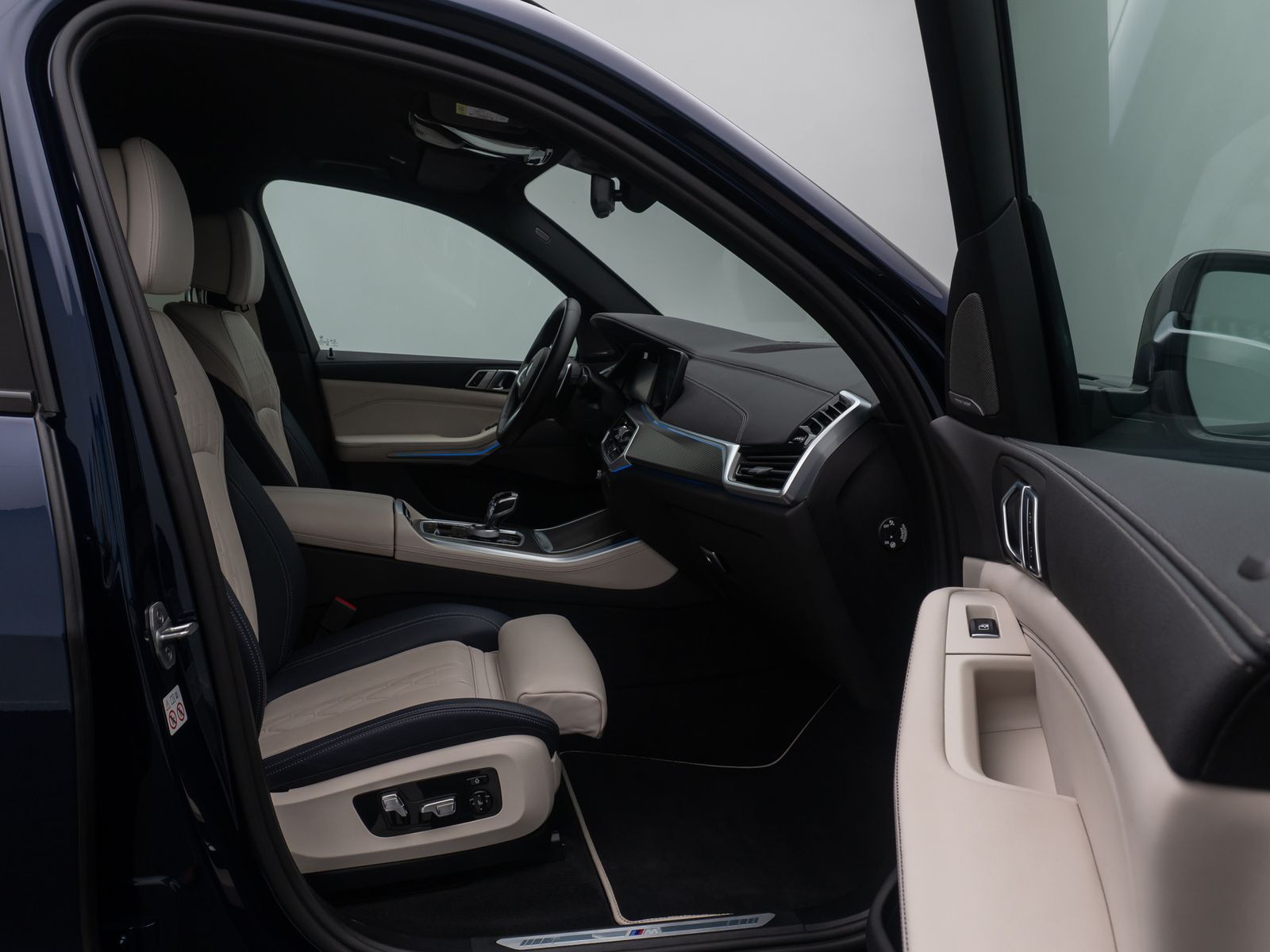 Fahrzeugabbildung BMW X5 xD45e MSport HUD H/K 360°Laser DAB Individual