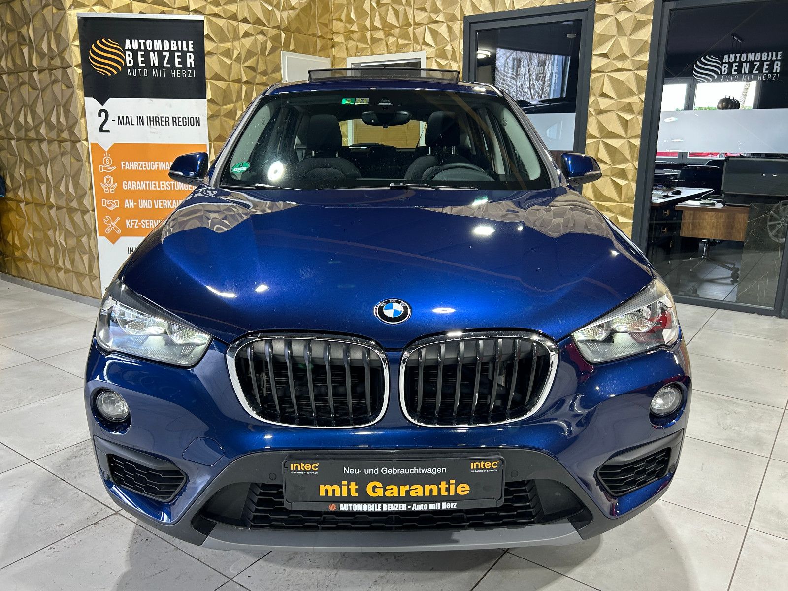 Fahrzeugabbildung BMW X1 xDrive 20 i Advantage/HEAD-UP/PANO/KAMERA/8-F