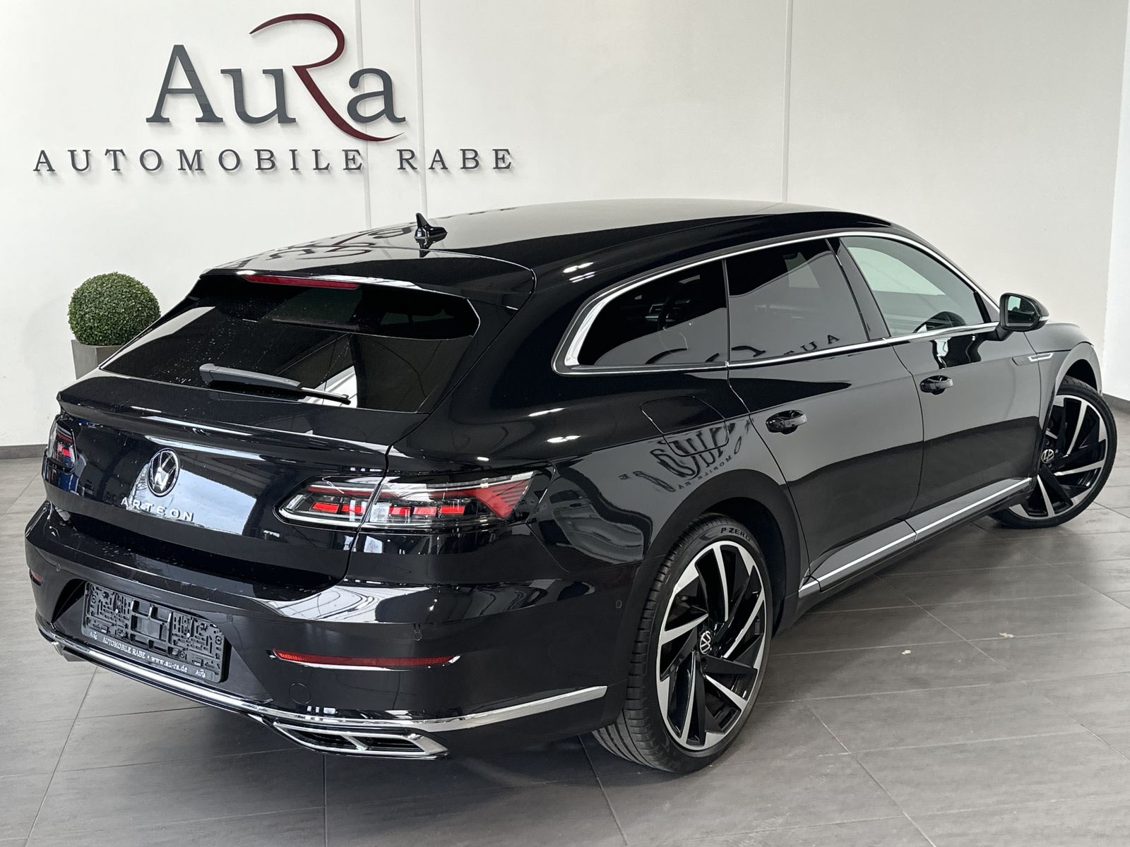 Fahrzeugabbildung Volkswagen Arteon 2.0 TSI DSG R-Line NAV+MATRIX+ACC+VCOCK