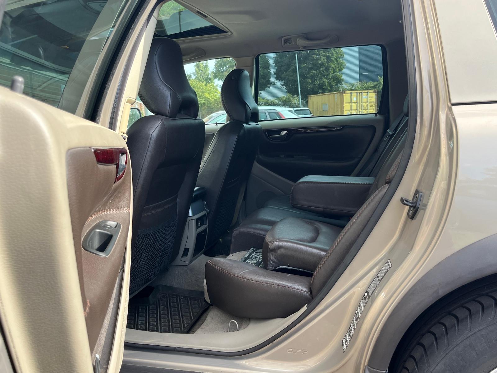 Volvo XC70 2004 — photo 11
