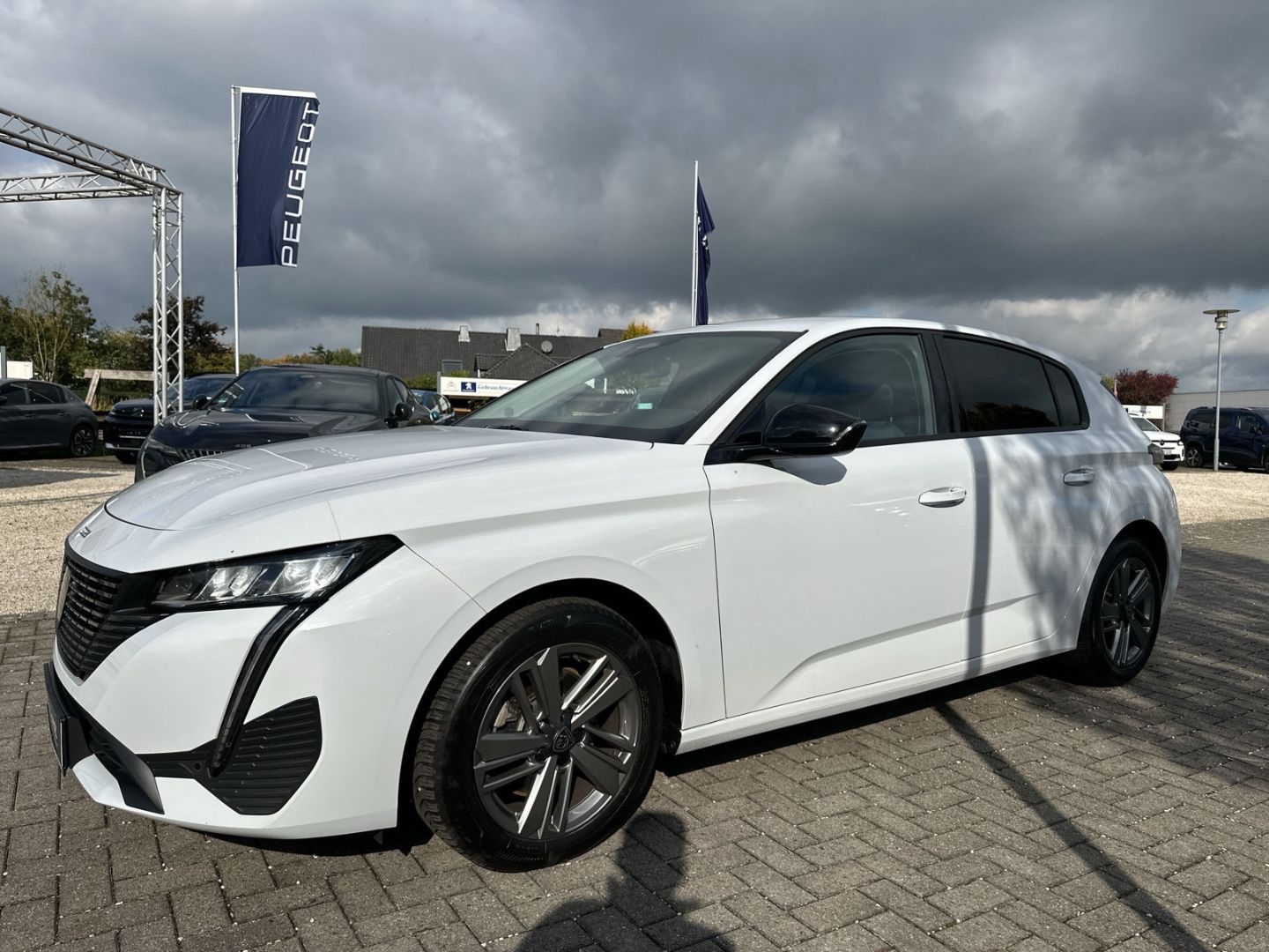 Fahrzeugabbildung Peugeot 308 Allure Blue HDi 130 EAT8 Navi 360 Kamera ACC