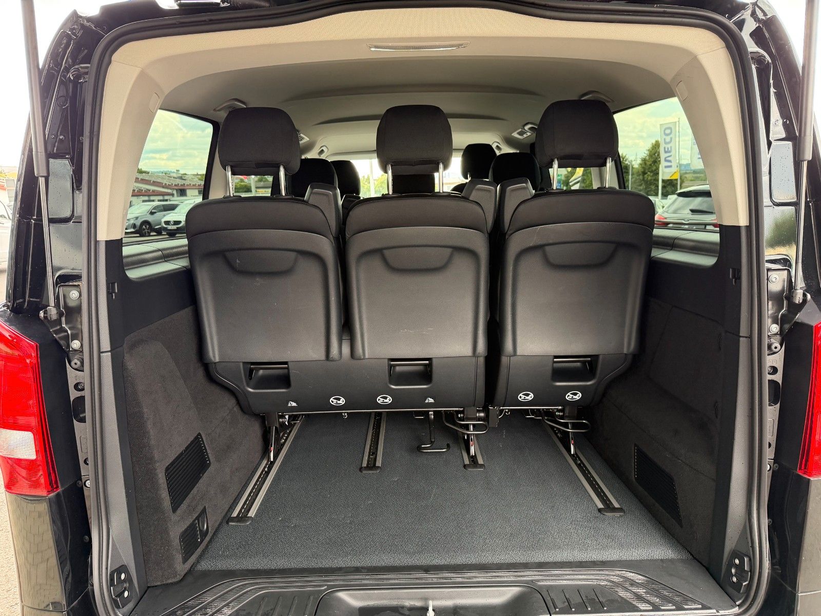 Fahrzeugabbildung Mercedes-Benz Vito 116 CDI 9G Tourer Pro AHK2,5to Kamera