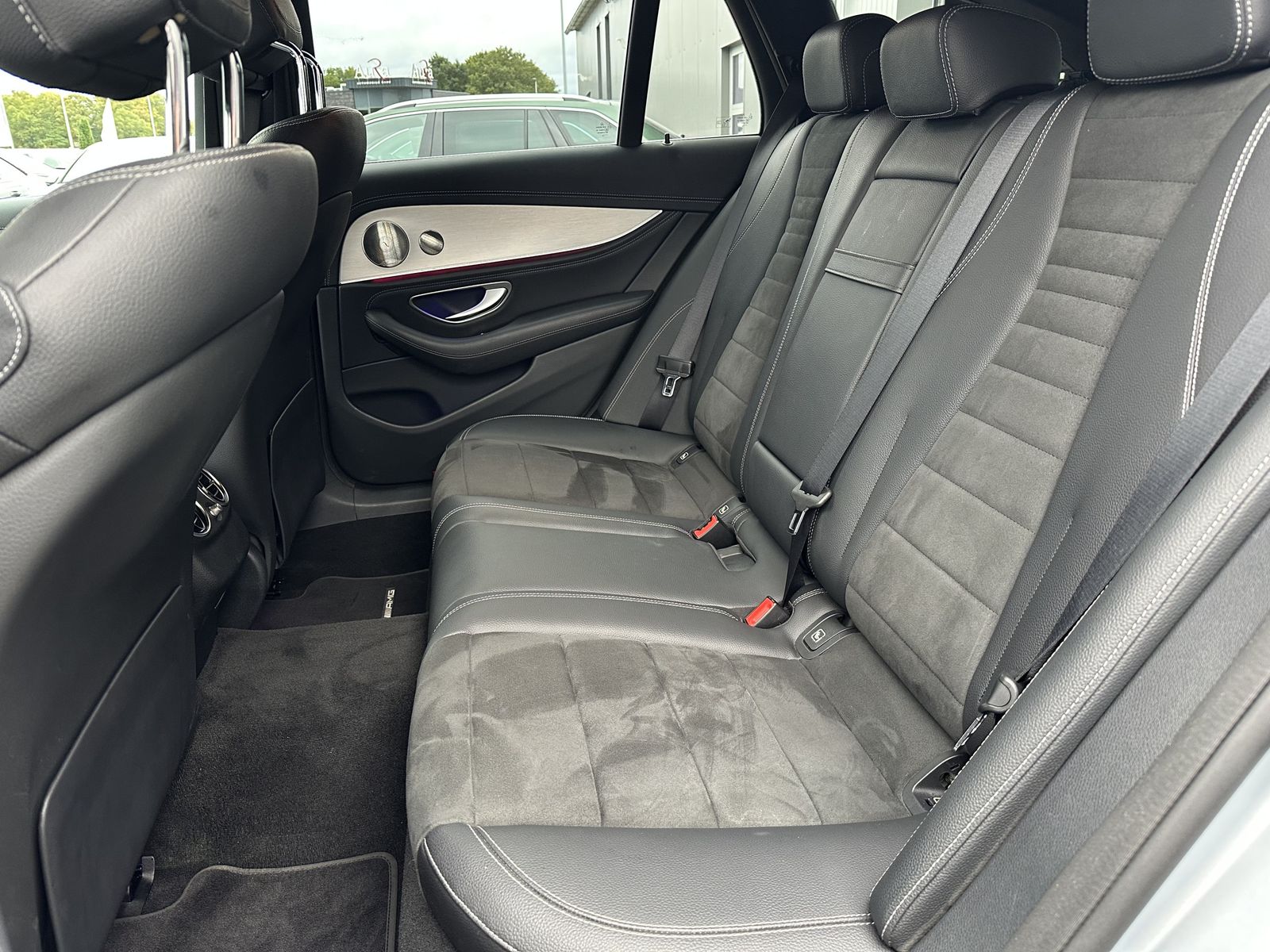 Fahrzeugabbildung Mercedes-Benz E 300d 4M T AMG-Line NAV+LED+360°+HUD+AHK+VC+ACC