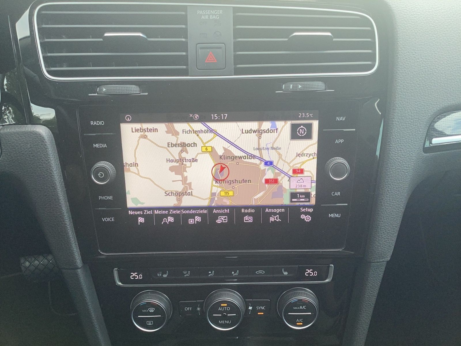 Fahrzeugabbildung Volkswagen Golf VII Variant TDI Highl. DSG LED FAP+ DAB Nav