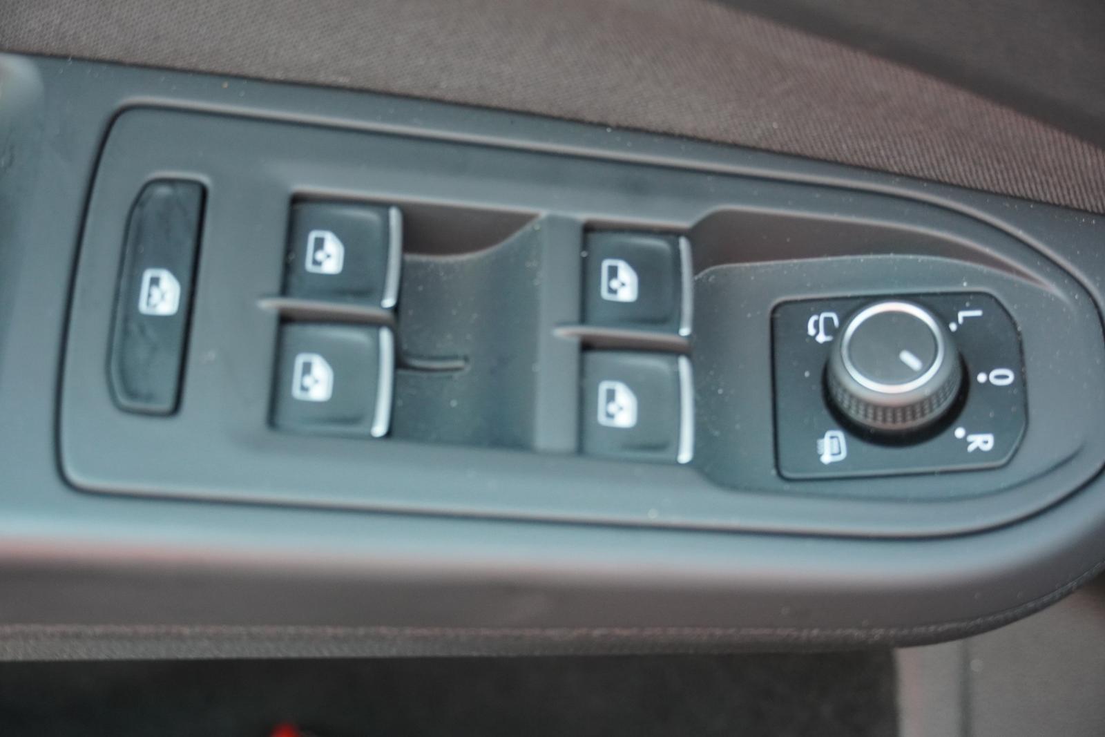 Volkswagen Golf VIII 1.5 TSI Style LED ACC Kamera AHK Navi, миниатюра 13