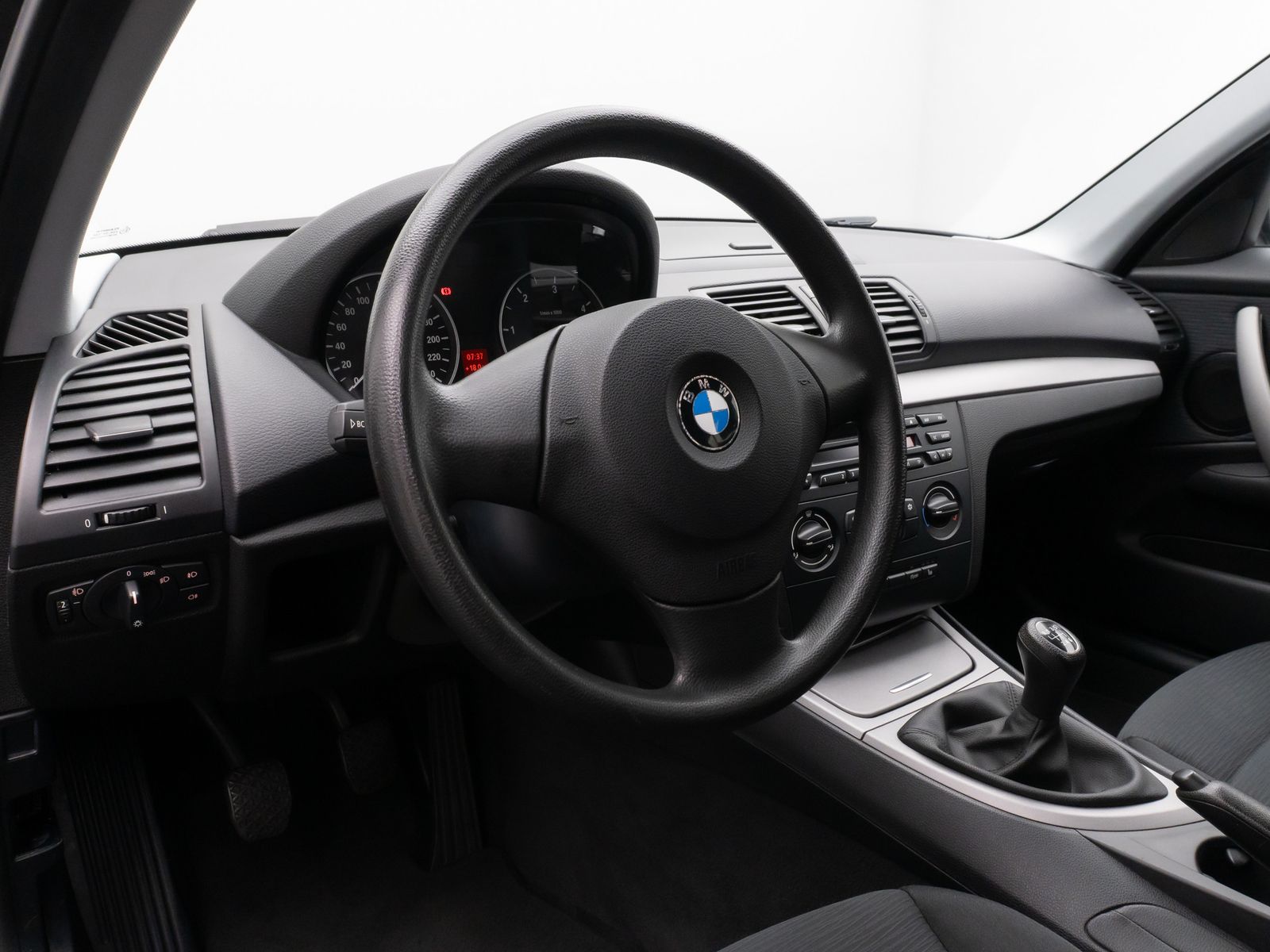 Fahrzeugabbildung BMW 118d  Advantage Sitzheizung AHK PDC Nebelscheinw