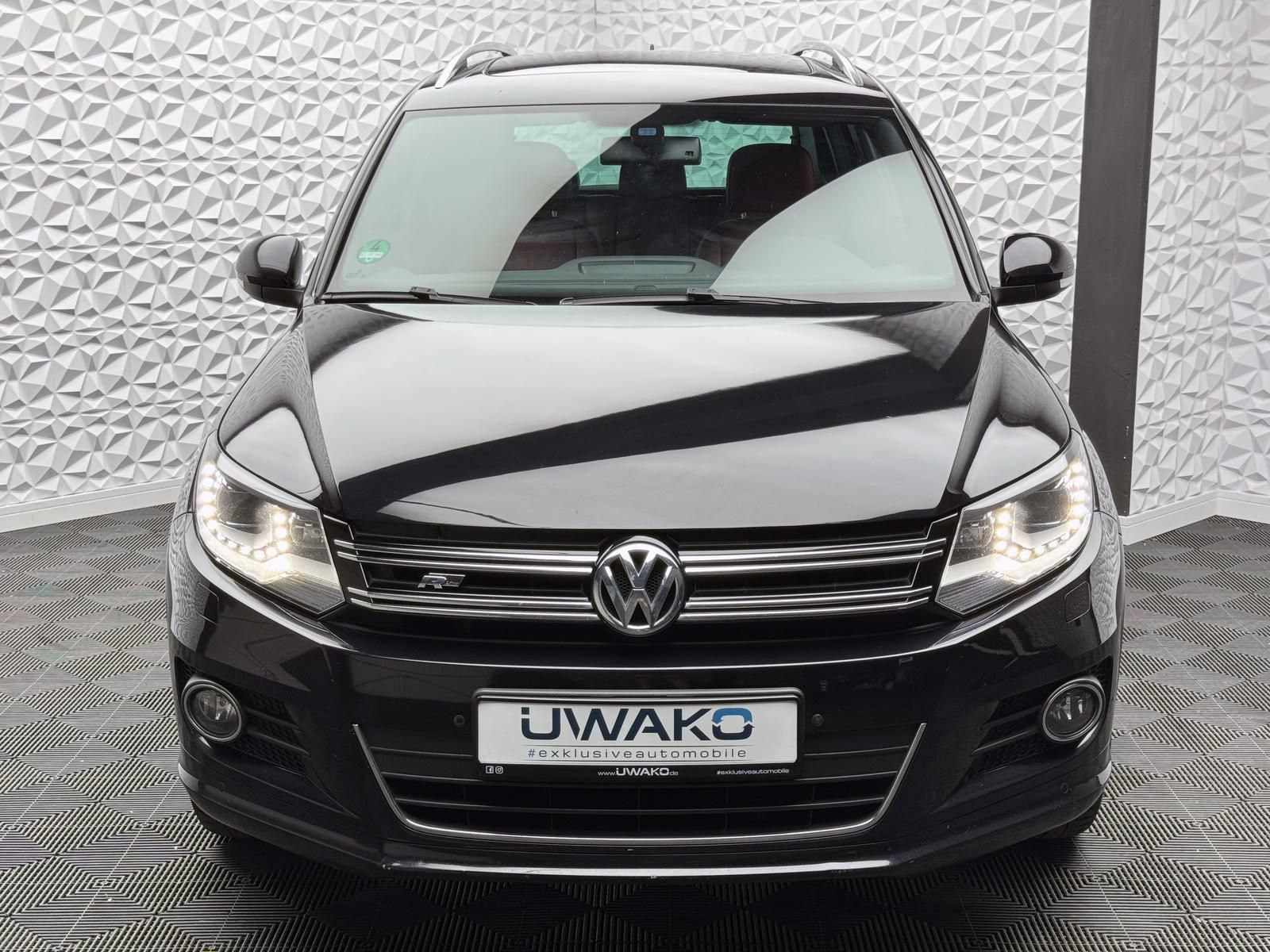 Fahrzeugabbildung Volkswagen TIGUAN 2.0 TDI R-LINE/4MOTION/STHZ/AHK/PANO/DYNA