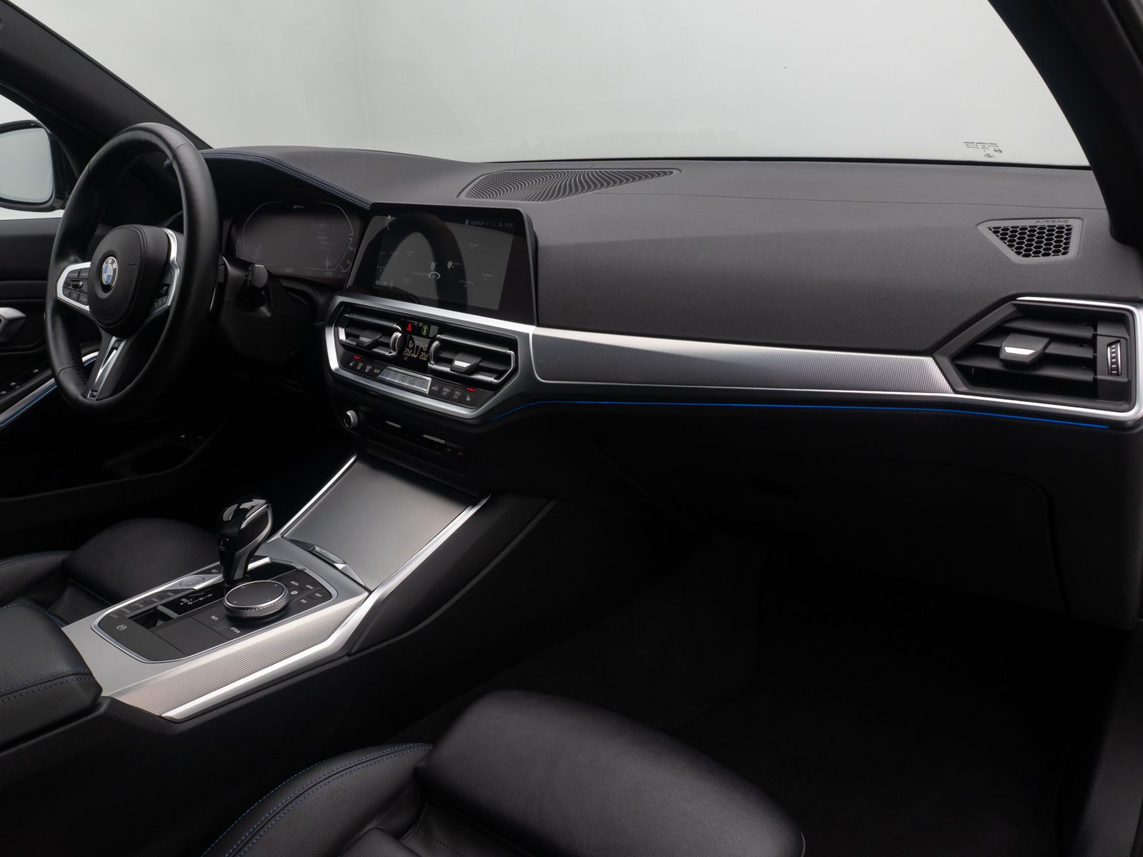 Fahrzeugabbildung BMW 330e xD M Sport DAB Laser AHK HUD Kamera Alarm