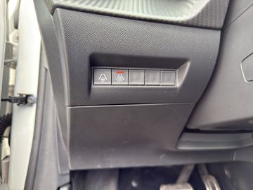 Peugeot 208 e GT Pack 136 50 kWh Navi+RFK+PDC+LED+Carpla