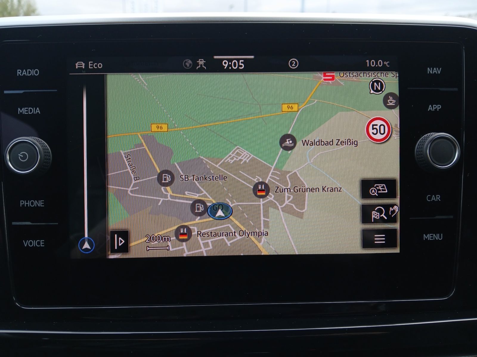 Fahrzeugabbildung Volkswagen T-Roc TSI R-Line LED AHK Navi AID ACC RFK SH