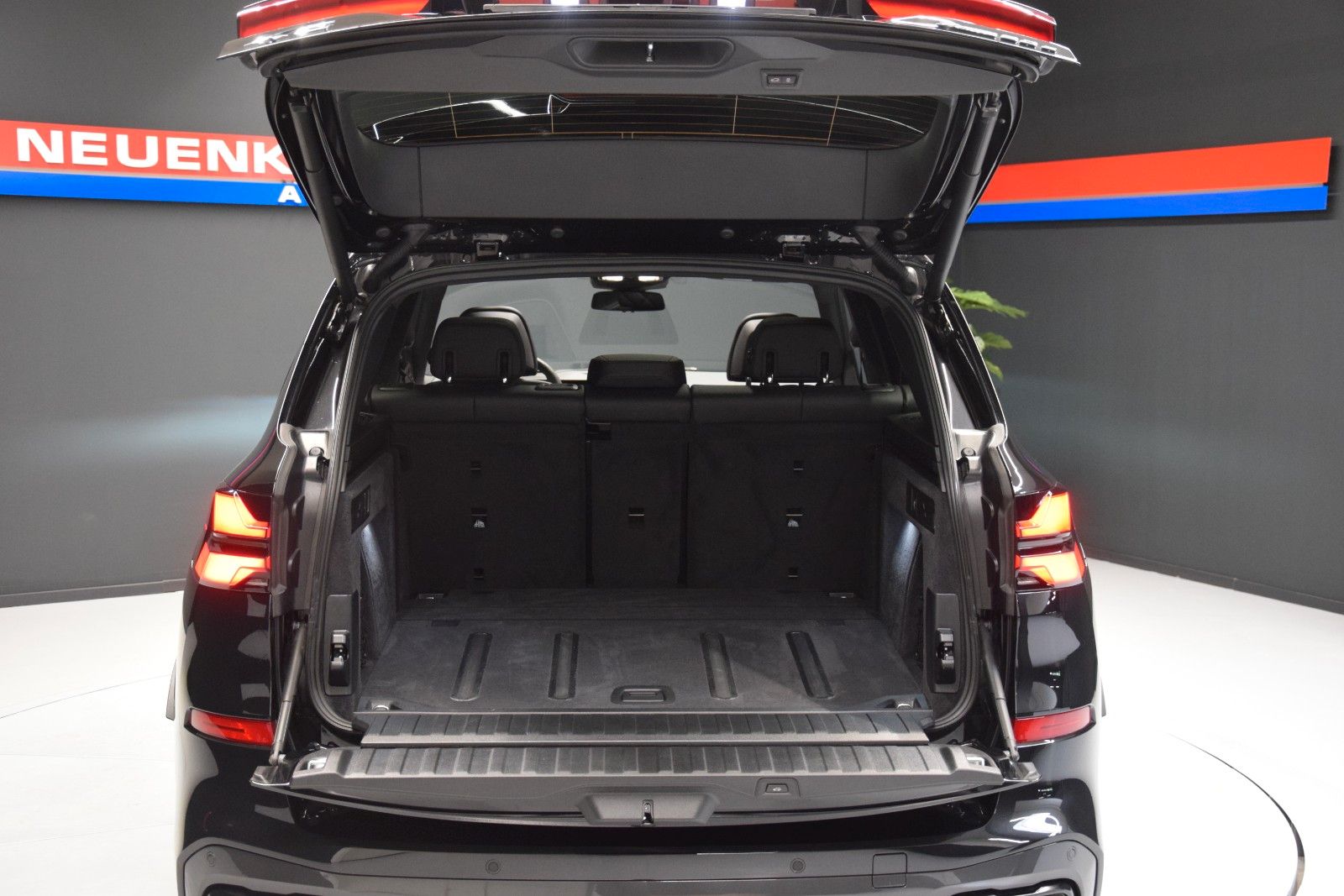 Fahrzeugabbildung BMW X5 30 d xDrive M Sport Pano Sitzbelüft. AHK HuD