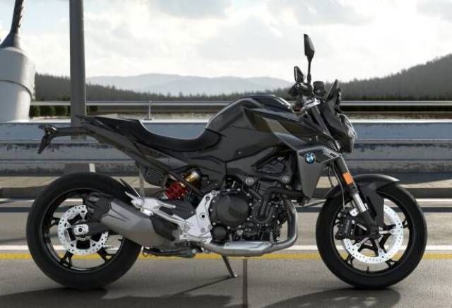 BMW F 900 R 'Triple Black' Jubiläumsangebot '50 Jahr