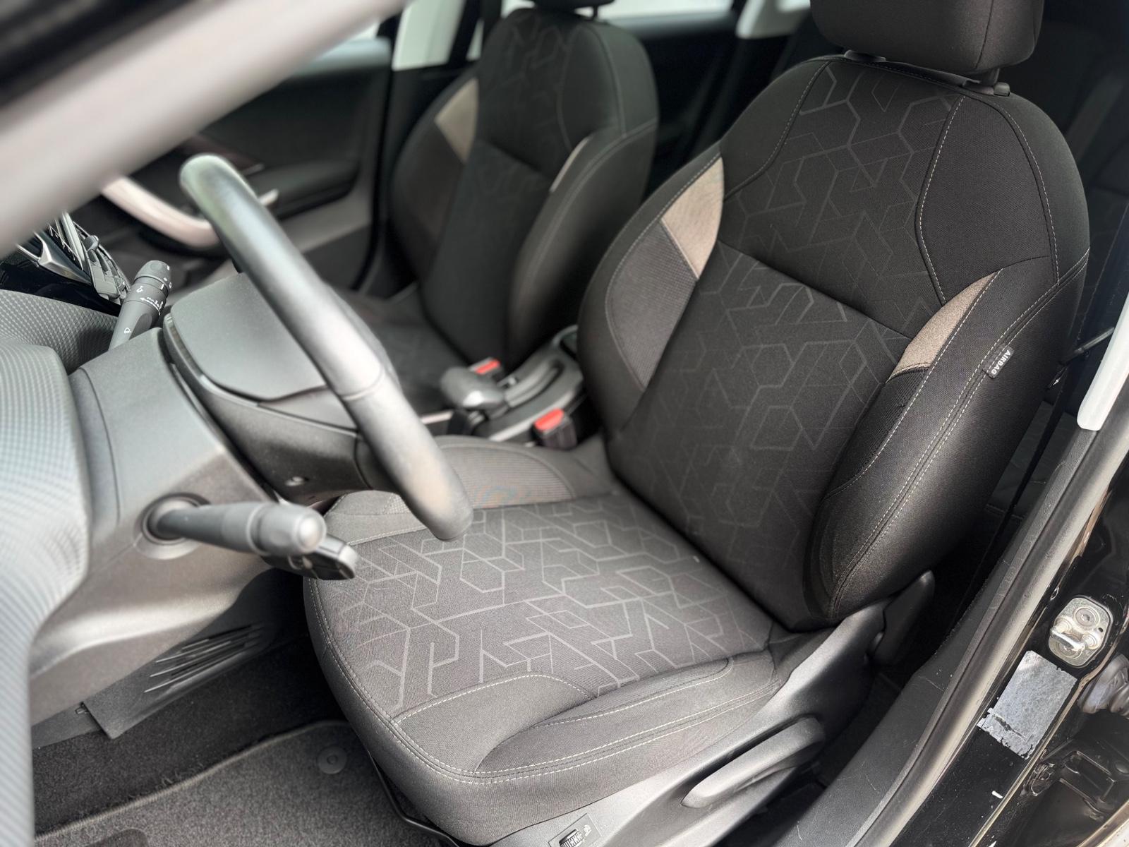 Peugeot 2008 Style*2.HAND*NUR 87TKM*PANO*NAVI*TEMPO*PDC