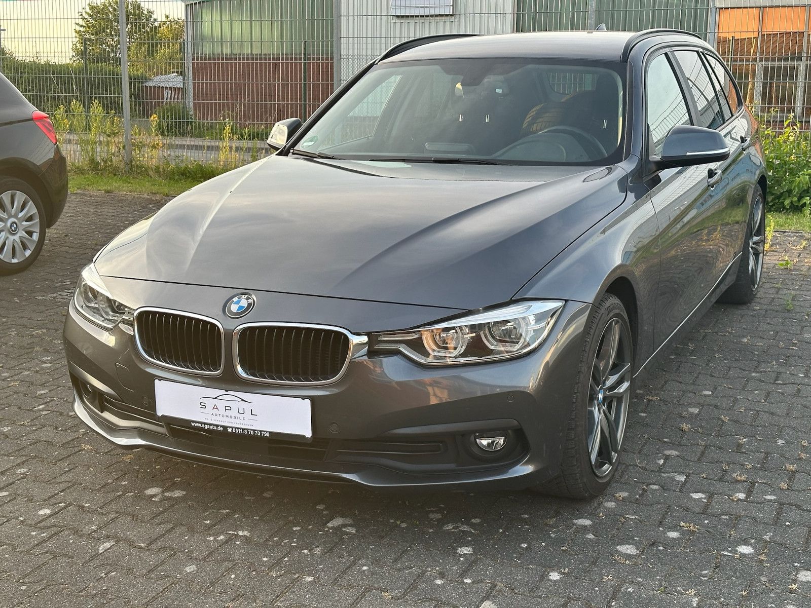BMW 320d Touring Advantage xDrive AHK LED ACC KEYLES