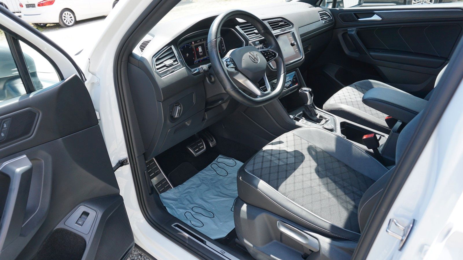Fahrzeugabbildung Volkswagen Tiguan Allspace R-Line 4M LED,Navi,PDC,AHK