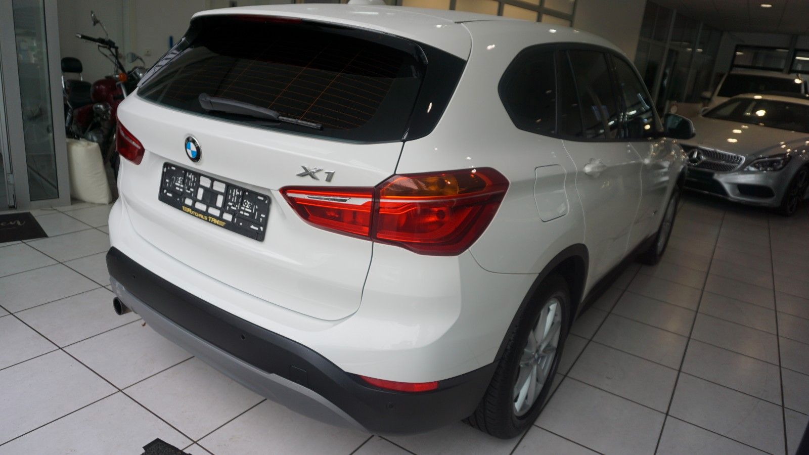 Fahrzeugabbildung BMW X1 sDrive 18 i *NAVIGATION*Elektr.Heckklappe*