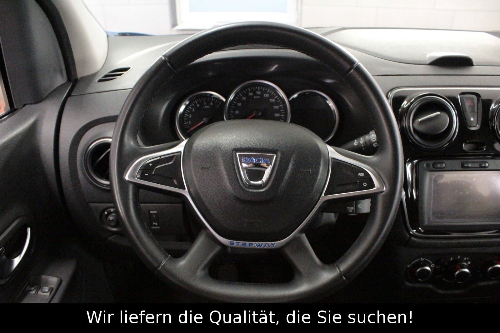 Fahrzeugabbildung Dacia Lodgy SCe 100 Stepway*7-Sitzer*Navi*