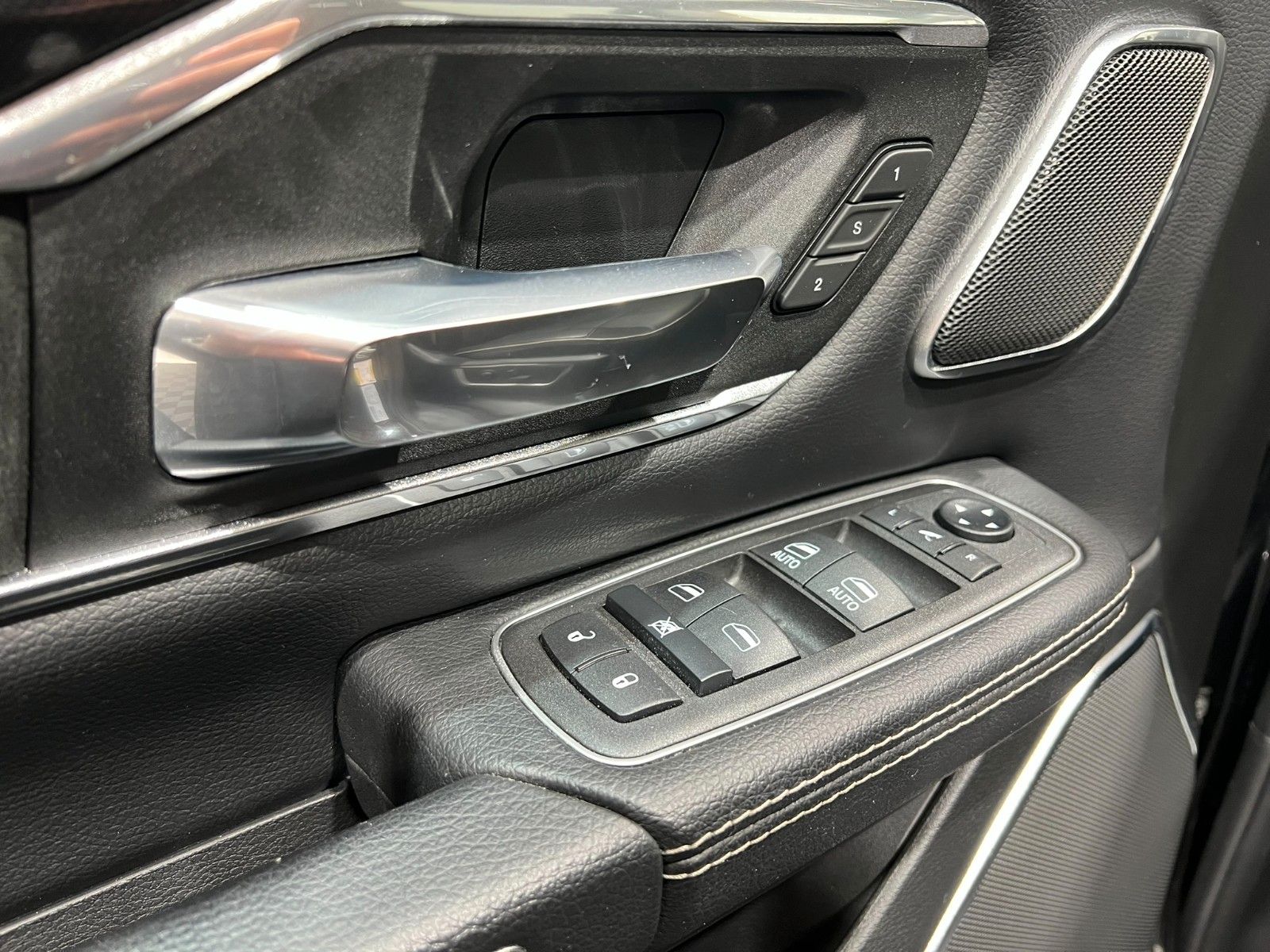Fahrzeugabbildung Dodge RAM 1500 Laramie Crew Cab Longbed 4x4 *LPG/AHK*
