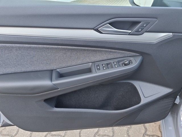 Fahrzeugabbildung Volkswagen Golf VIII TSI Move Kamera Navi LED VC