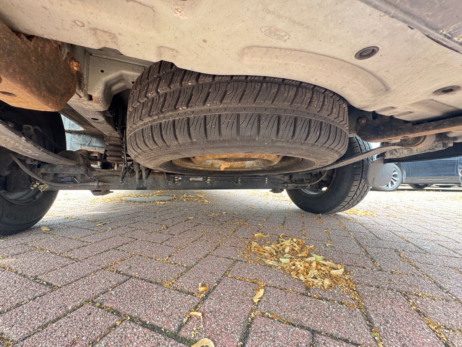 Fahrzeugabbildung Ford Transit Custom 2.2 TDCI HOCHDACH L2 H2 3-SITZER